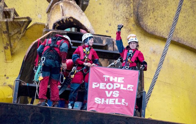 El pueblo contra Shell. Los activistas defensores del medio ambiente hicieron una protesta de alto impacto.