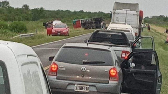 Ruta 32: violento choque entre un camión y una camioneta