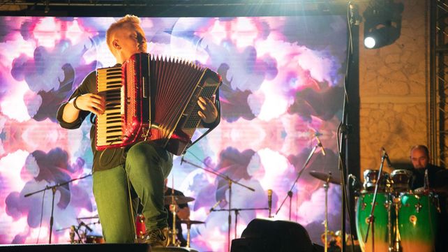 Música en el Anfiteatro de paraná. Sobre el escenario pasaron Tierra Nativa