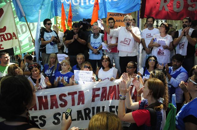 El gremio docente ya se movilizó en reclamo de la reapertura de la negociación salarial con la provincia.