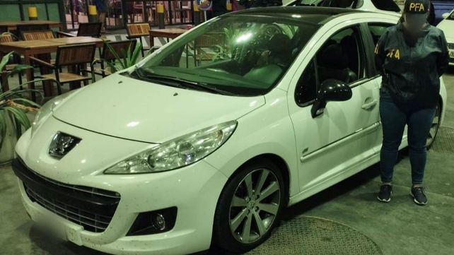 El auto en el viajaban los 10