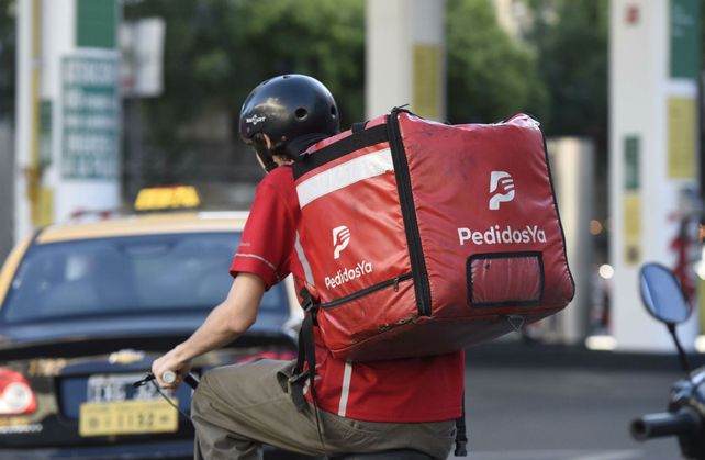 Motoqueros denuncian la compra de Pedidos Ya por Uber: Afectará a los repartidores