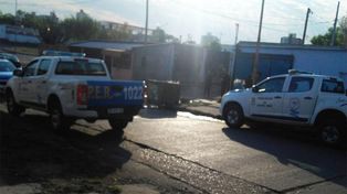 Diez allanamientos simultáneos en la Villa 351, barrio El Sol y el Pozo de Paraná en busca de armas.
