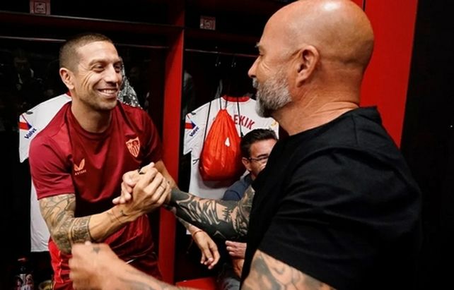Feliz. El Papu Gómez fue preservado por el entrenador sevillista Jorge Sampaoli.