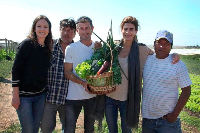 Stanley y Awada con los productores del Parque Hortícola de Paraná.&nbsp;