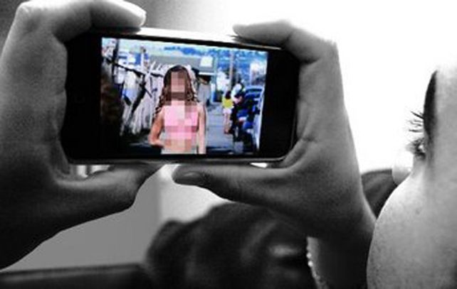 Los chicos que mandan mensajes eróticos se exponen a más riesgos sexuales