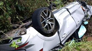 Un hombre oriundo de Crespo, falleció este mediodía en la ruta 12, cerca de María Luisa, luego que el auto que conducía, despistara y cayera debajo de un puente