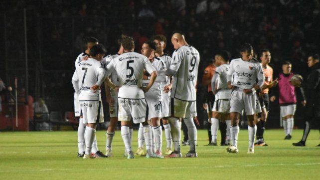 Colón dilapidó todo ante Mitre y dejó escapar la punta en el Brigadier López