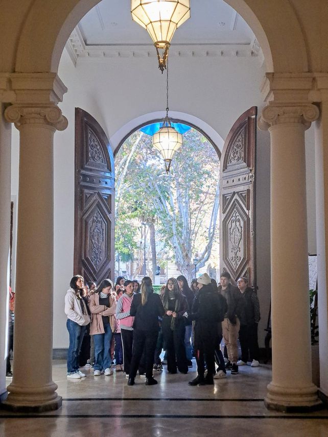 Furor por las visitas guiadas al Palacio de los Leones: ya pasaron 1.300 personas