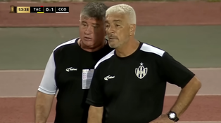 Omar De Felippe, ex DT de Newells, permanece en Colombia mientras su hermano Walter está internado.