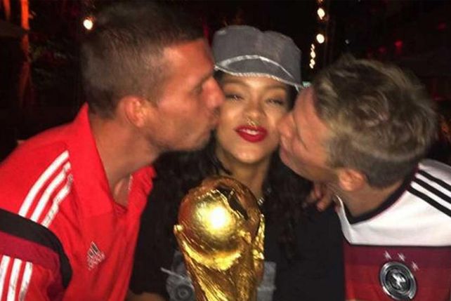 Rihanna a los besos con los jugadores alemanes