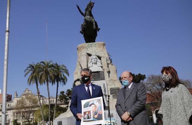 Emilio Jat&oacute;n se refiri&oacute; a los peligros de cruzar la laguna Set&uacute;bal a pie luego del acto en el que se record&oacute; al general Jos&eacute; de San Mart&iacute;n.