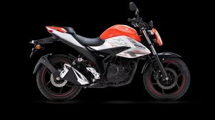 La Gixxer 150i no se presenta como una simple moto. Es muy completa.