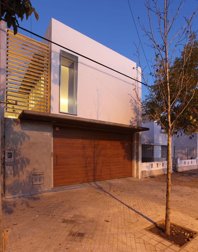 Casa Francia. La sorprendente vivienda se erige en la ochava noreste de avenida Francia y Ocampo.