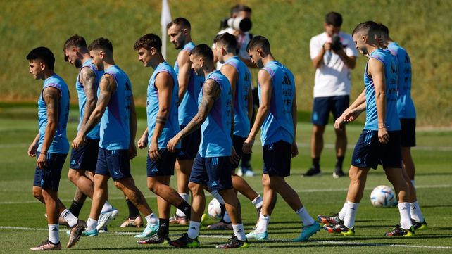 El plantel de la selección argentina volvió a las prácticas tras la derrota frente a Arabia Saudita.