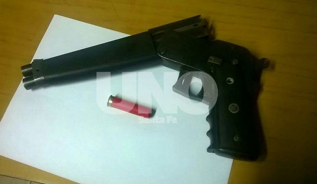 Aprehendieron en Rincón a dos violentos tiratiros y les secuestraron un pistolón cargado Aprehendieron en Rincón a dos violentos tiratiros y les secuestraron un pistolón cargado