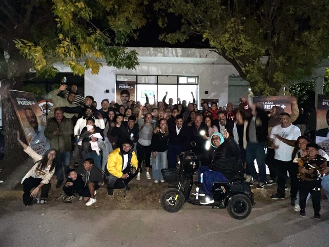 Daniel Escalante celebró su contundente victoria en las Paso que lo ubican como el preferido del electorado de Roldán.