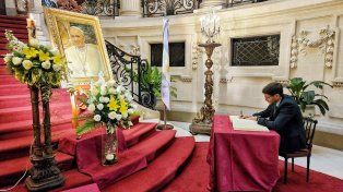 Maximiliano Pullaro en la Nunciatura Apostólica
