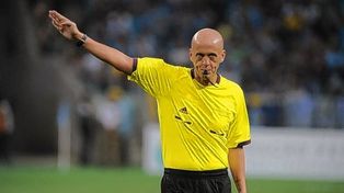 El italiano Pierluigi Collina fue elegido el mejor árbitro de la historia del fútbol mundial.&nbsp;