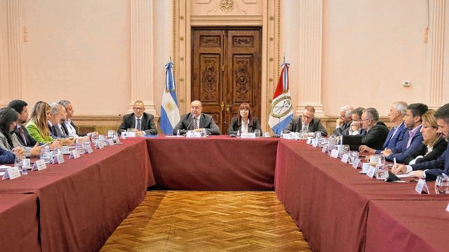 Perotti reunió a legisladores para definir el proyecto de reestructuración de la justicia federal