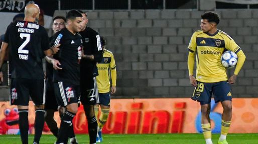 Gran debut de Carlos Quintana en Deportivo Riesta, con goleada a Boca en el Guillermo Laza