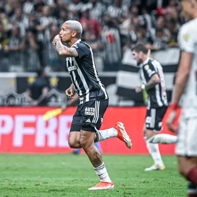 Deyverson se despachó con un doblete y el Galo pasó de ronda.
