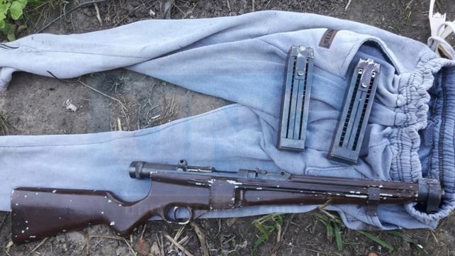 En un allanamiento encontraron una peligrosa arma de guerra capaz de disparar 150 tiros consecutivos