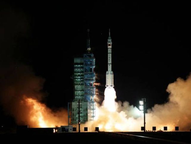 China lanzó un transbordador no tripulado con miras a montar una estación espacial