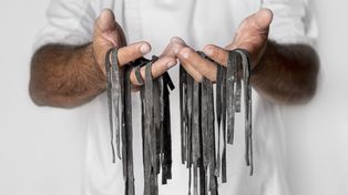 Los chefs han encontrado un nicho interesante al ir a preparar sus mejores platos en las cocinas de sus clientes.