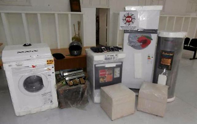 Plata fácil. Los ladrones habían comprado varios electrodomésticos nuevos con el botín robado al Municipal.