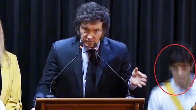 Se produjeron dos desmayos en el Colegio Cardenal Copello durante el discurso de Javier Milei