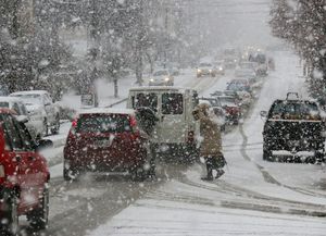 El invierno empieza con nevadas enla cordillera y frío en casi todo el país