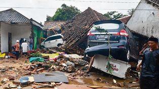 El tsunami en Indonesia ya causó al menos 222 muertes