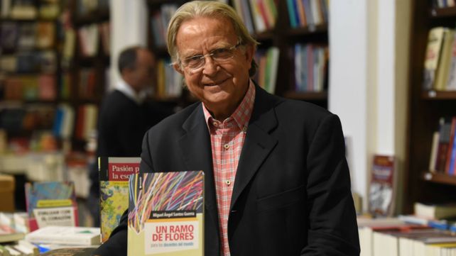 Santos Guerra presenta un libro para homenajear a los docentes