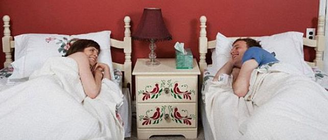 Para las parejas recomiendo dormir en dos camas diferentes