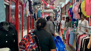 Las ferias como La Salada son consideradas competencia desleal e injusta por los comerciantes de la región