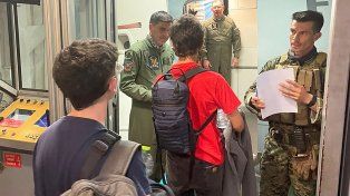 El Hércules y el Boeing 737 llegaron a Roma con 200 estudiantes argentinos.Regresarán al país repatriados en un vuelo de Aerolineas Argentinas&nbsp;