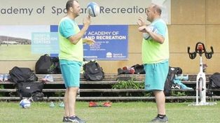 Cheika y Ledesma, dos viejos conocidos, ajustan detalles en Sídney.