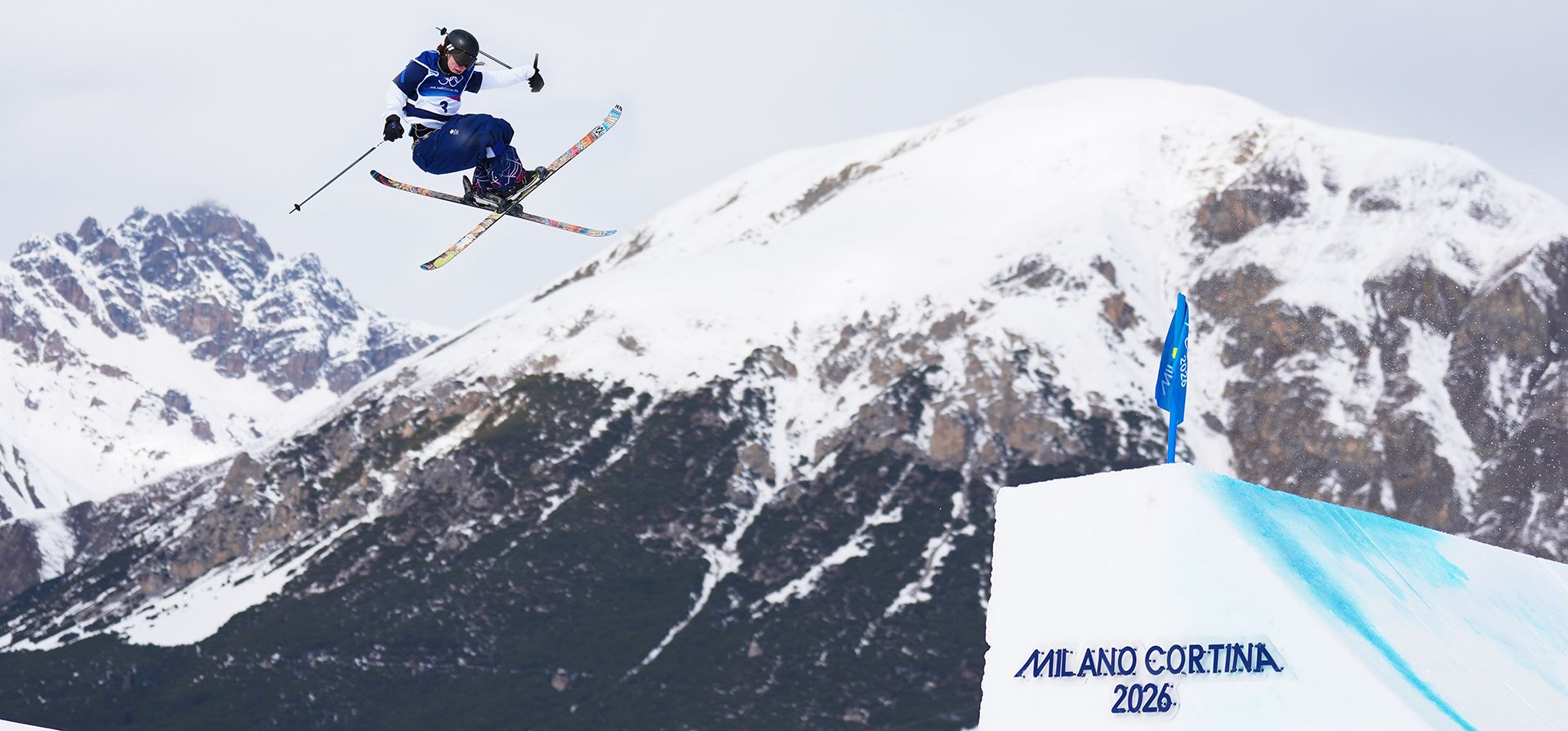 La británica Kirsty Muir compite durante la final femenina de esquí estilo libre en slopestyle en los Juegos Olímpicos de Invierno de 2026, en Livigno, Italia, el lunes 9 de febrero de 2026. (Foto AP/Abbie Parr)
