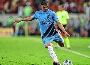 Unión mira de reojo: Paranaense rechazó la primera oferta de River por Esquivel