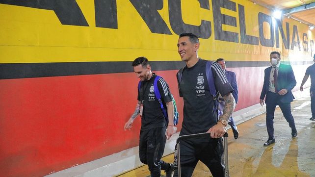 Lionel Messi y Ángel Di María arribando al Estadio. Argentina visita a Ecuador por la última fecha