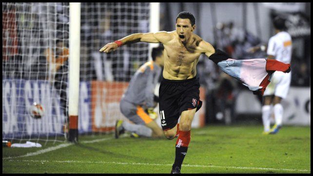 El 03 de julio de 2013 ante Atlético Mineiro por la Copa Libertadores