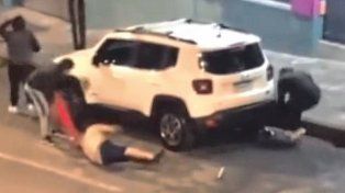 Hinchas de River Plate fueron atacados a golpes en Brasil.