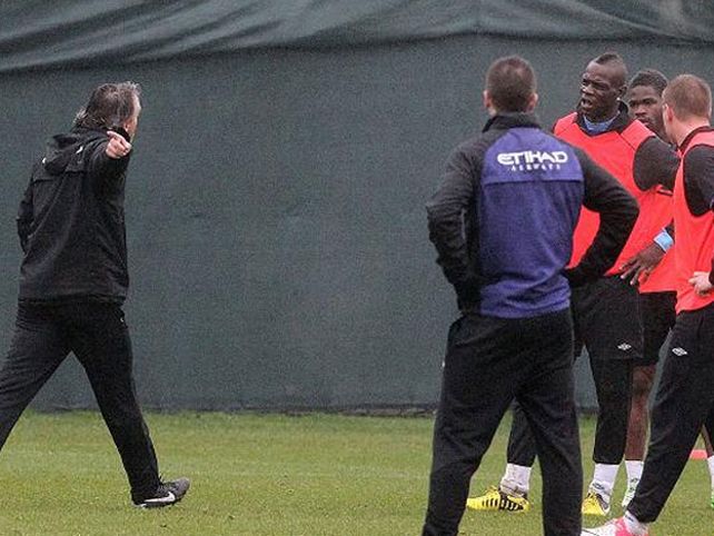 Mancini y Balotelli casi se van a las manos en el entrenamiento del City
