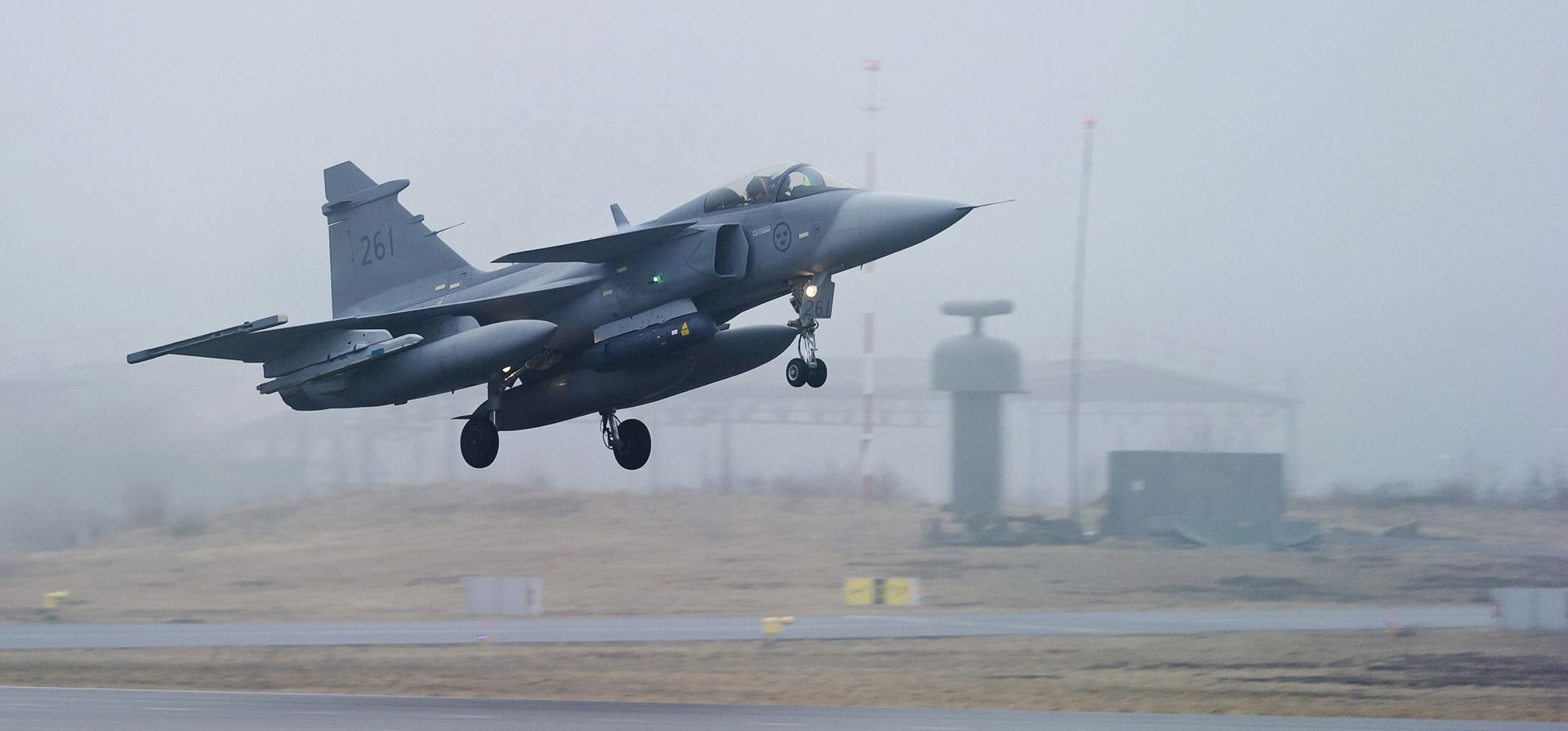 Un avión de combate JAS 39 Gripen de la Fuerza Aérea Sueca despega de la base en Kallinge, en el sur de Suecia, para unirse a la operación liderada por la OTAN en Libia, el 2 de abril de 2011. (Foto AP/Scanpix/Patric Soderstrom, Archivo) Un avión de combate JAS 39 Gripen de la Fuerza Aérea Sueca despega de la base en Kallinge, en el sur de Suecia, para unirse a la operación liderada por la OTAN en Libia, el 2 de abril de 2011. (Foto AP/Scanpix/Patric Soderstrom, Archivo)
