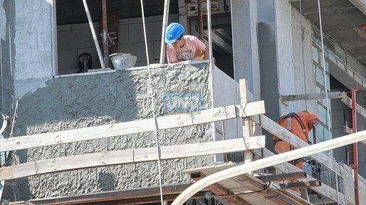 Mientras la construcción continúa en alza, el sector de la industria sigue sin repuntar