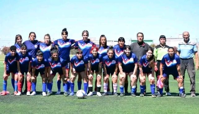 El plantel de San José en el femenino dirigido por Amalia Raschdorf que participa en el torneo de la Primera B.&nbsp; 