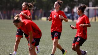 Mariana Larroquette, la goleada de la selección argentina, que debutará en Newells. El fútbol femenino leproso debuta visitando a Boca y el Central recibiendo a River.