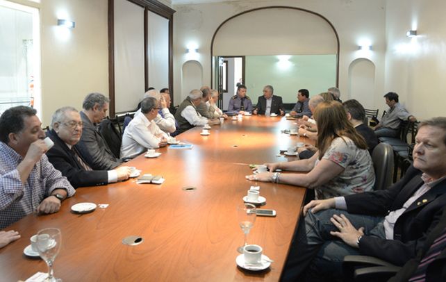 Empresarios del área central de la ciudad se reunieron ayer con la nueva cúpula de la Unidad Regional II de la policía. (Silvina Salinas / La Capital)