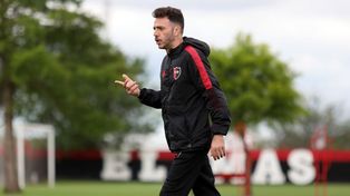 Mariano Soso está a la espera de la llegada de nuevos jugadores que reempacen a las bajas en Newells.
